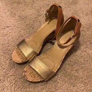 Naturalizer sandals with gold strap